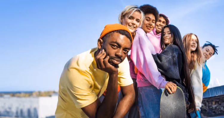 Estudantes em ambiente de convivência